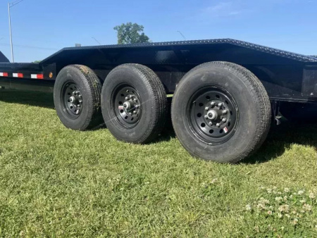 New 2025 Load Trail GC 102X40 LOWBOY  Car Hauler DRIVE OVER FENDER AND SLIDE IN RAMPS