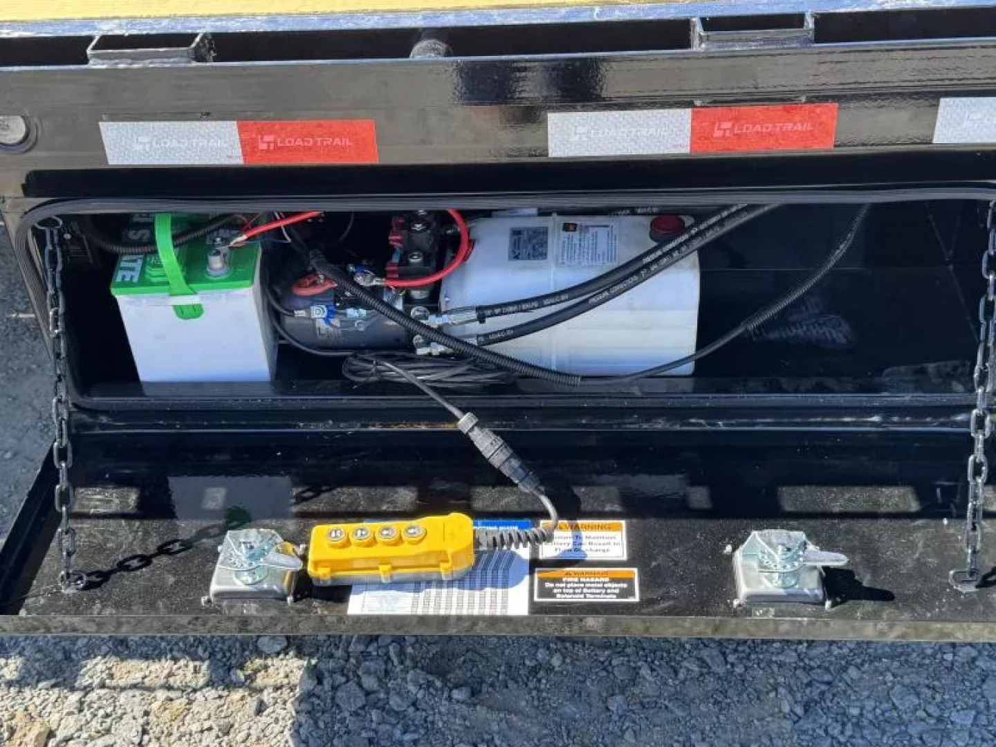 New 2026 Load Trail 102X32 HYDRO DROVE W/10 PLY, HYDRAULIC JACKS, 12 FOOT DOVE