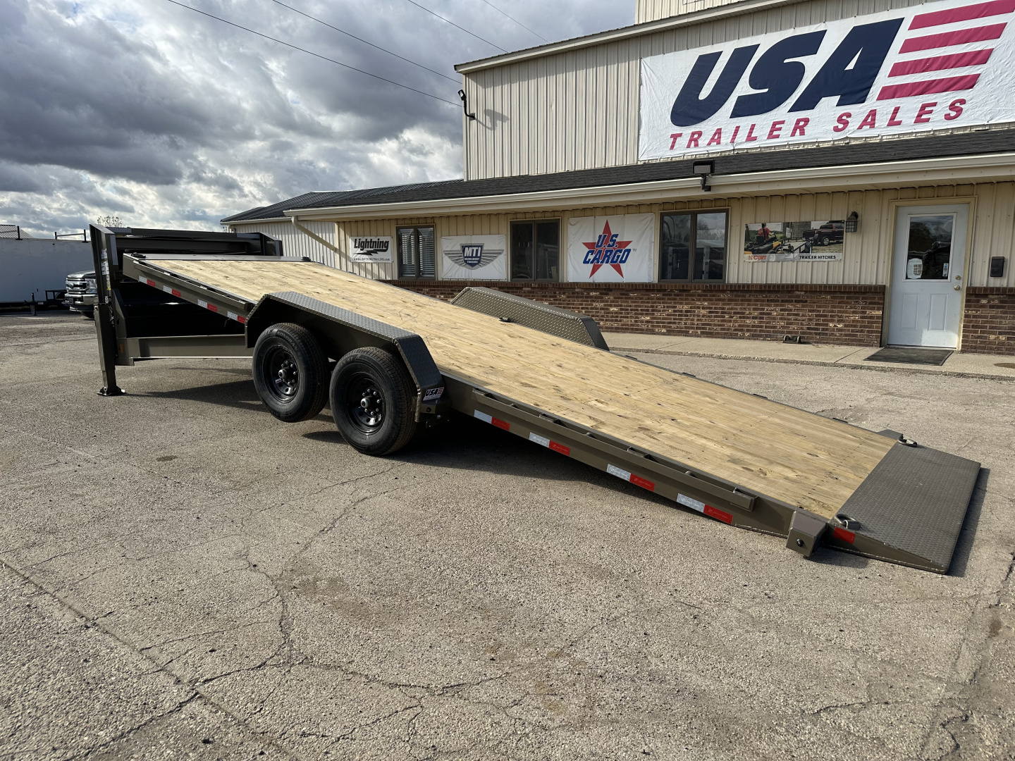 New 2026 Load Trail 83x24 Rapid Tilt 14K w/Hydro Jacks & Tuff Wireless Remote Gooseneck Bodies