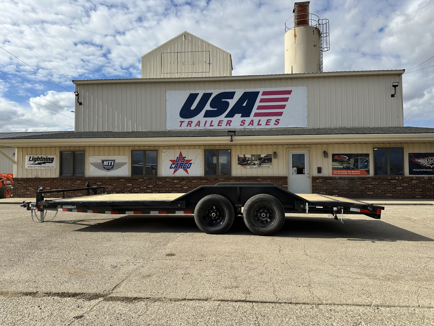 New ALL NEW 2026 Load Trail 102x20 Tandem Axle w/Drive Over Fenders 10k Car Hauler