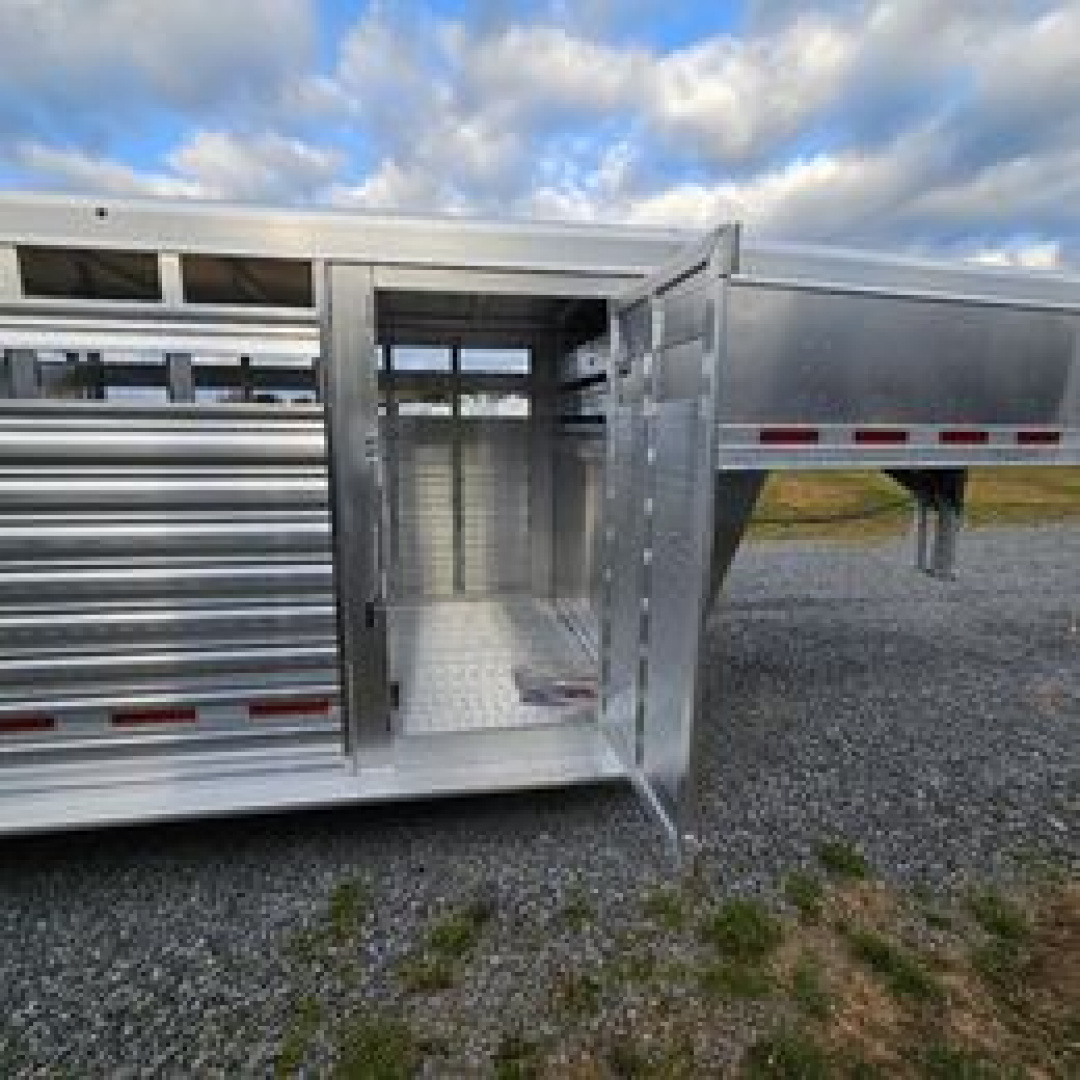 New 2026 Featherlite Trailers GOOSENECK 8127 7X20TA Stock / Stock Combo Trailer