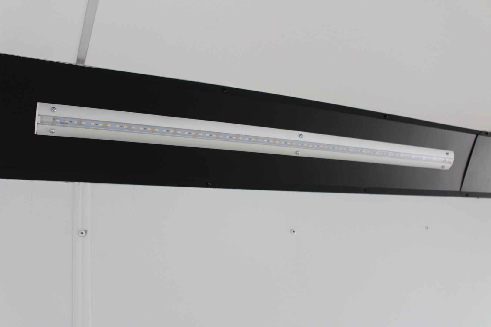 New 2025 United LIM 8.5' x 28' - Enclosed Car Hauler - 9990# GVW - RAMP DOOR - Beavertail