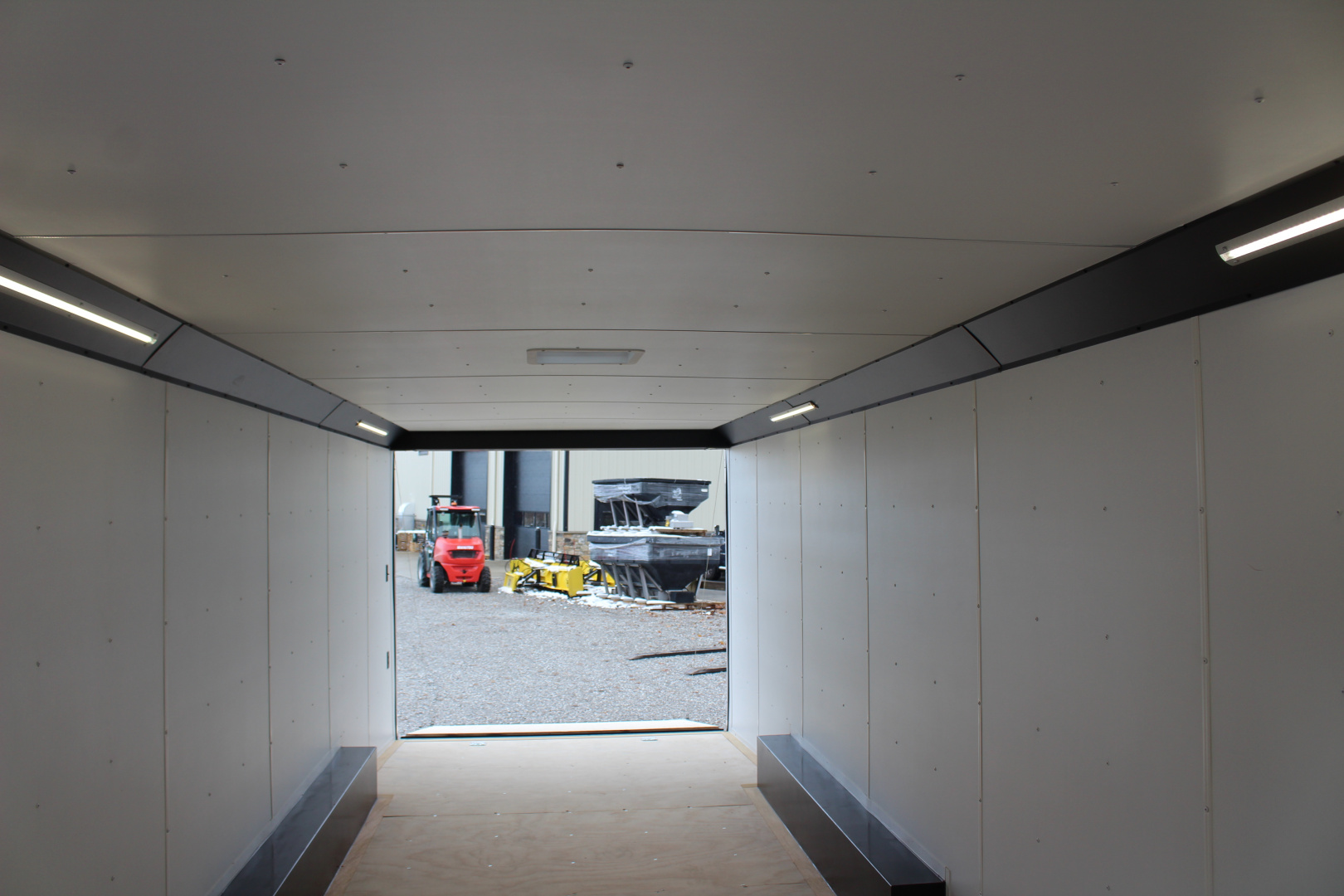 New 2025 United LIM 8.5' x 28' - Enclosed Car Hauler - 9990# GVW - RAMP DOOR - Beavertail