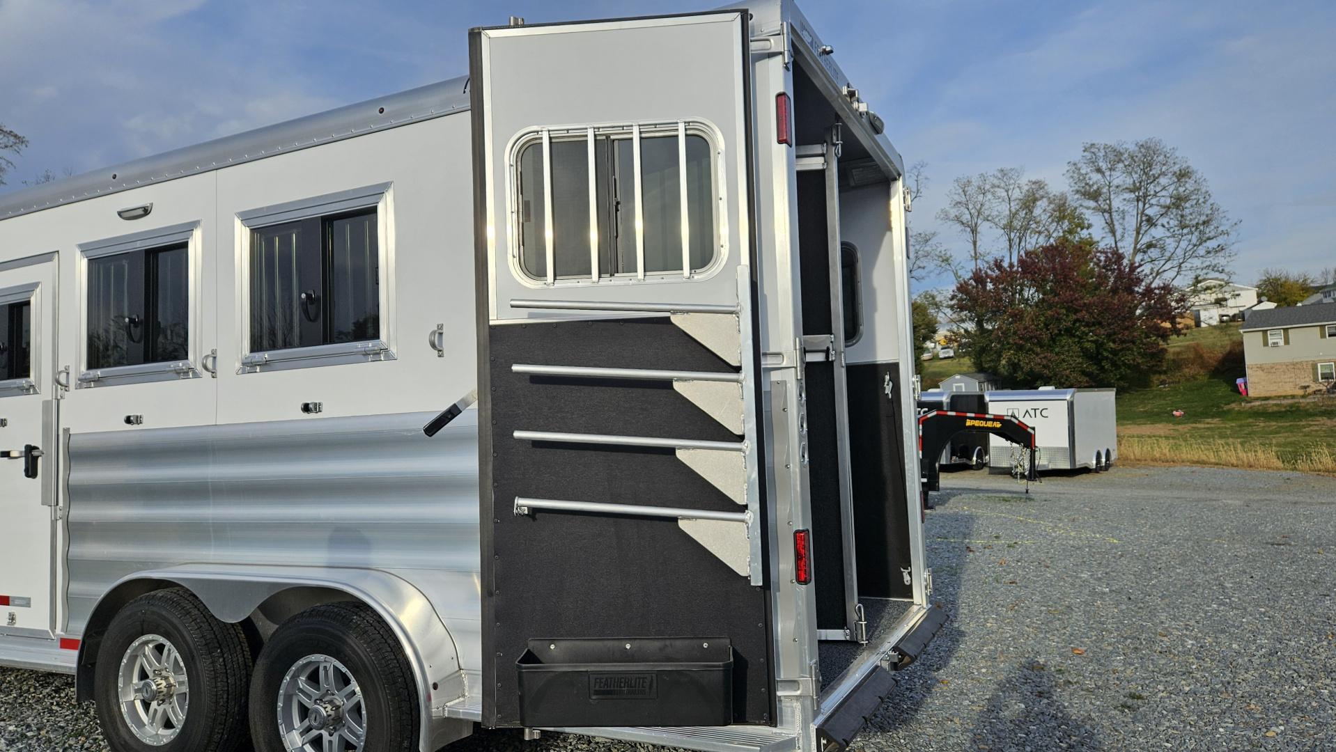 New 2026 Featherlite Trailers GOOSENECK 7'X24'TA Horse Trailer