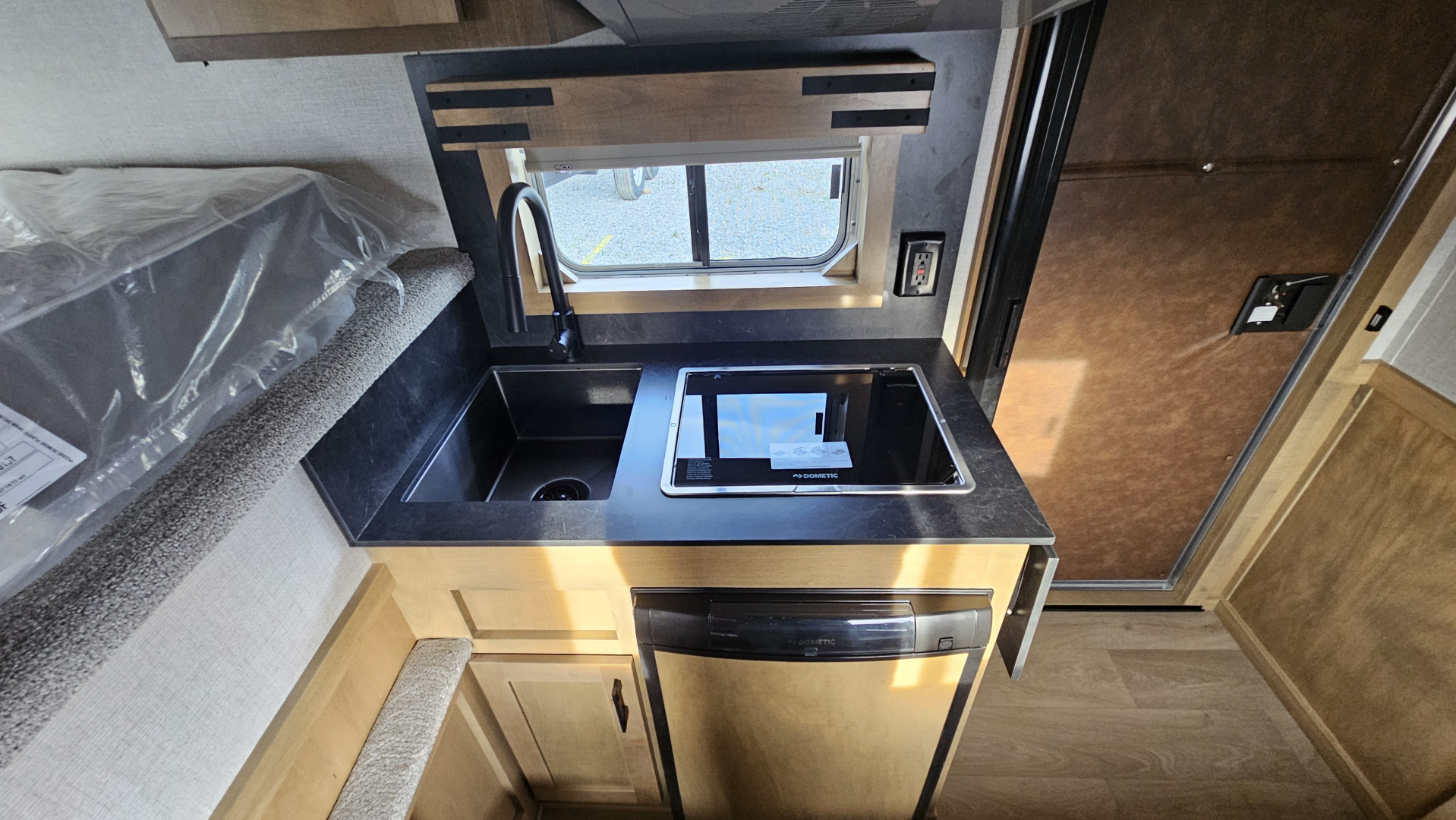 New 2026 Featherlite Trailers GOOSENECK 7'X24'TA Horse Trailer