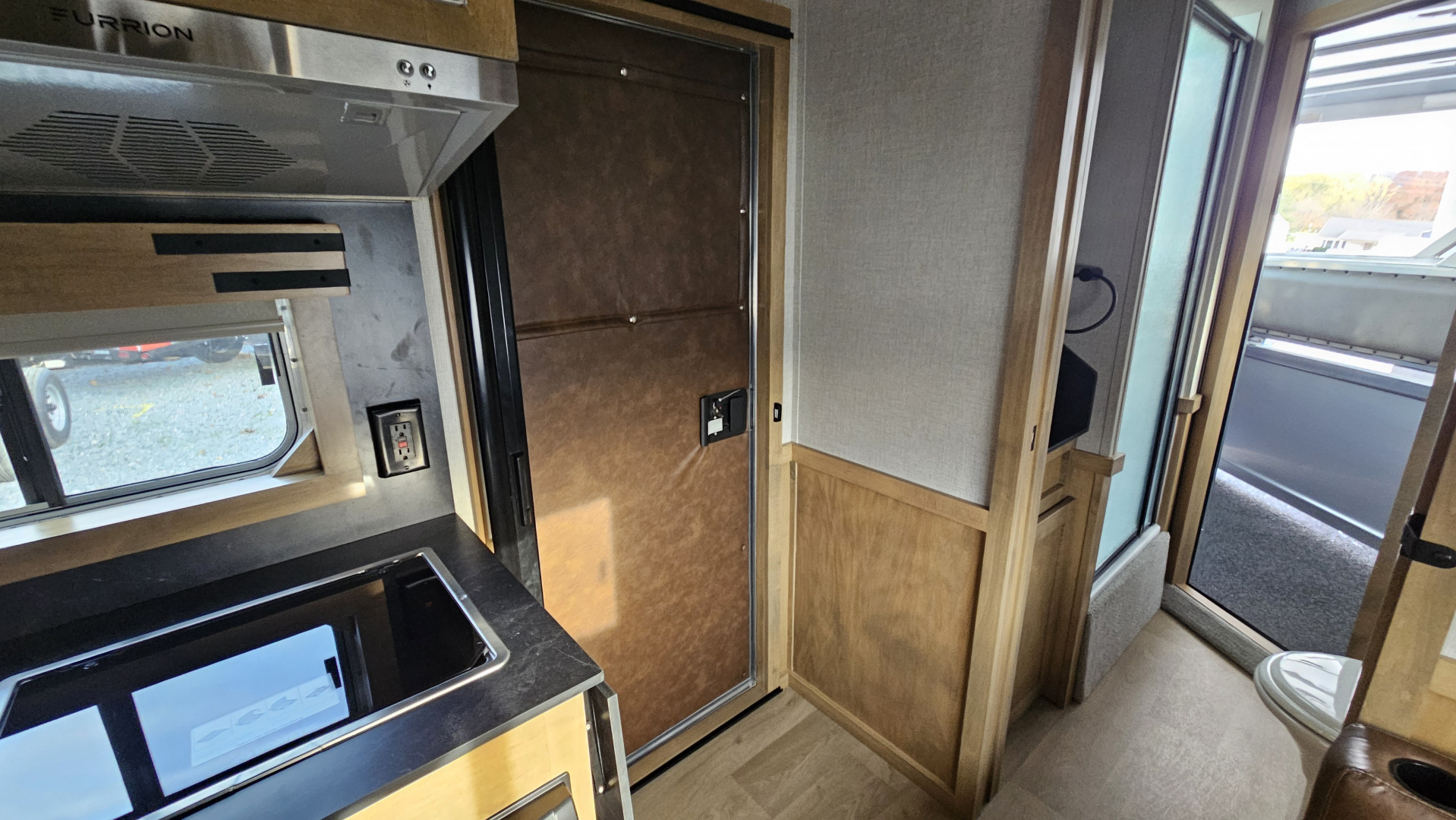 New 2026 Featherlite Trailers GOOSENECK 7'X24'TA Horse Trailer