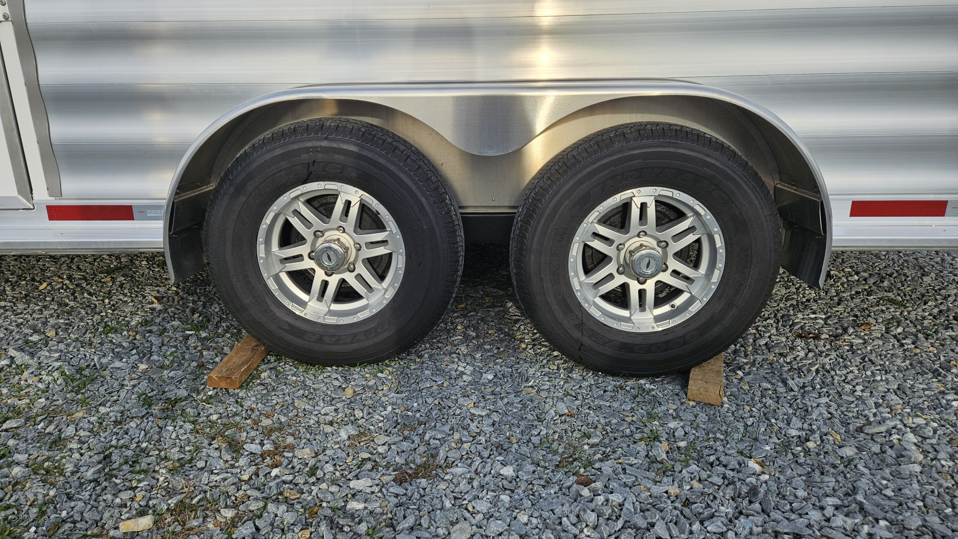 New 2026 Featherlite Trailers GOOSENECK 7'X24'TA Horse Trailer