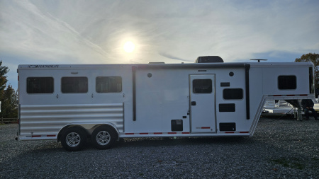 New 2026 Featherlite Trailers GOOSENECK 7'X24'TA Horse Trailer