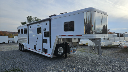 New 2026 Featherlite Trailers GOOSENECK 7'X24'TA Horse Trailer