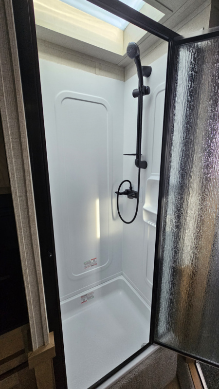 New 2026 Featherlite Trailers GOOSENECK 7'X24'TA Horse Trailer