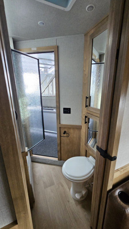 New 2026 Featherlite Trailers GOOSENECK 7'X24'TA Horse Trailer