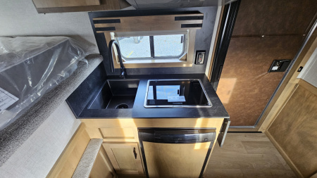 New 2026 Featherlite Trailers GOOSENECK 7'X24'TA Horse Trailer