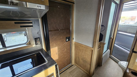 New 2026 Featherlite Trailers GOOSENECK 7'X24'TA Horse Trailer