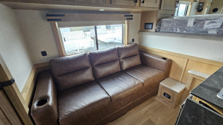 New 2026 Featherlite Trailers GOOSENECK 7'X24'TA Horse Trailer