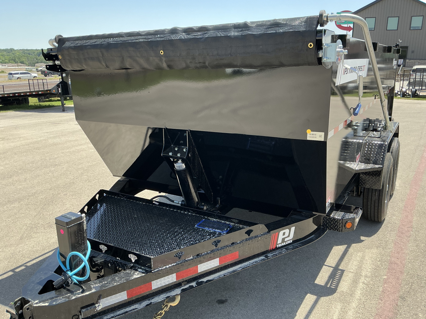 New 2026 PJ 83"x14' BP Tandem Axle Low Pro Telescopic Dump w/ 48" Sides – DT Voyager Package