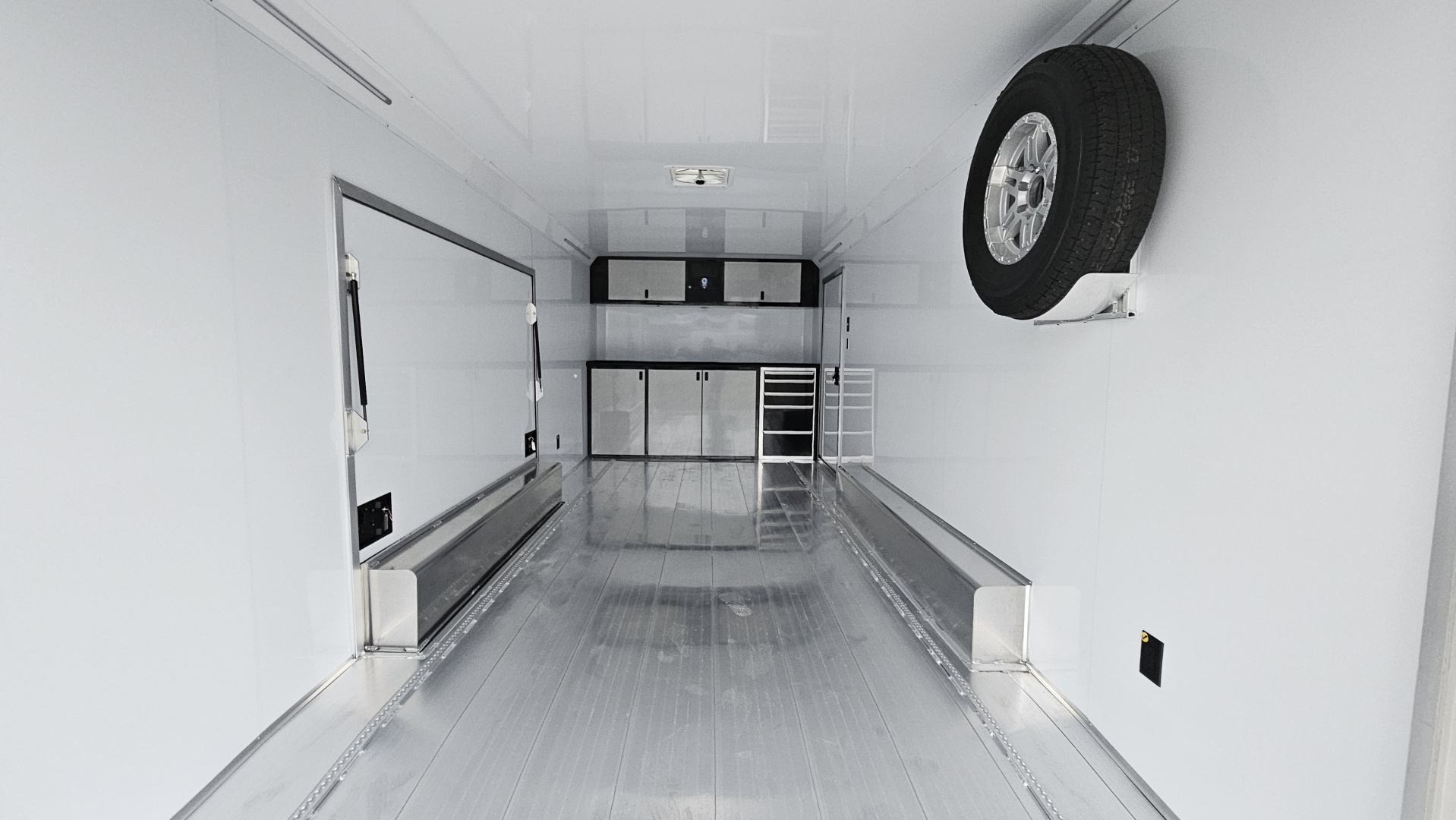 New 2026 Featherlite Trailers 4410 8.5X20TA Car / Racing Trailer