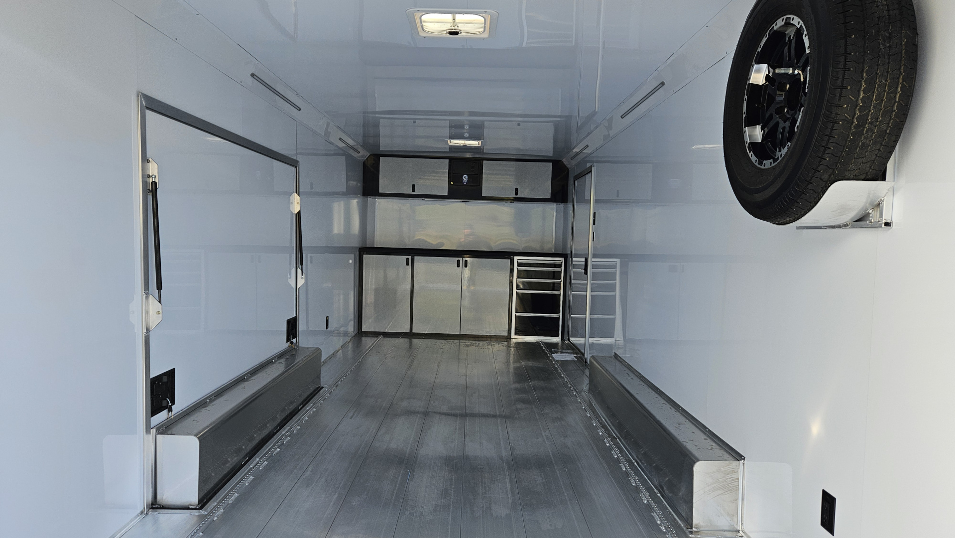 New 2026 Featherlite Trailers 4410 8.5X24TA Car / Racing Trailer