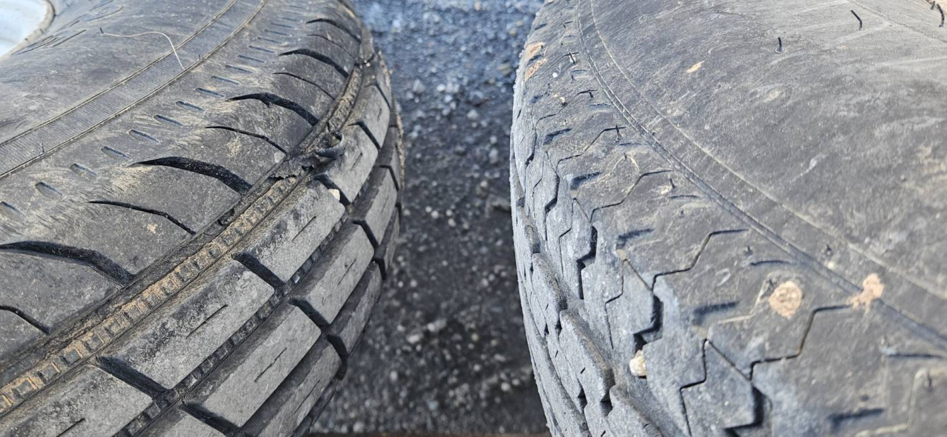 Used 2003 Exiss Trailers 3-Horse Slant Horse Trailer