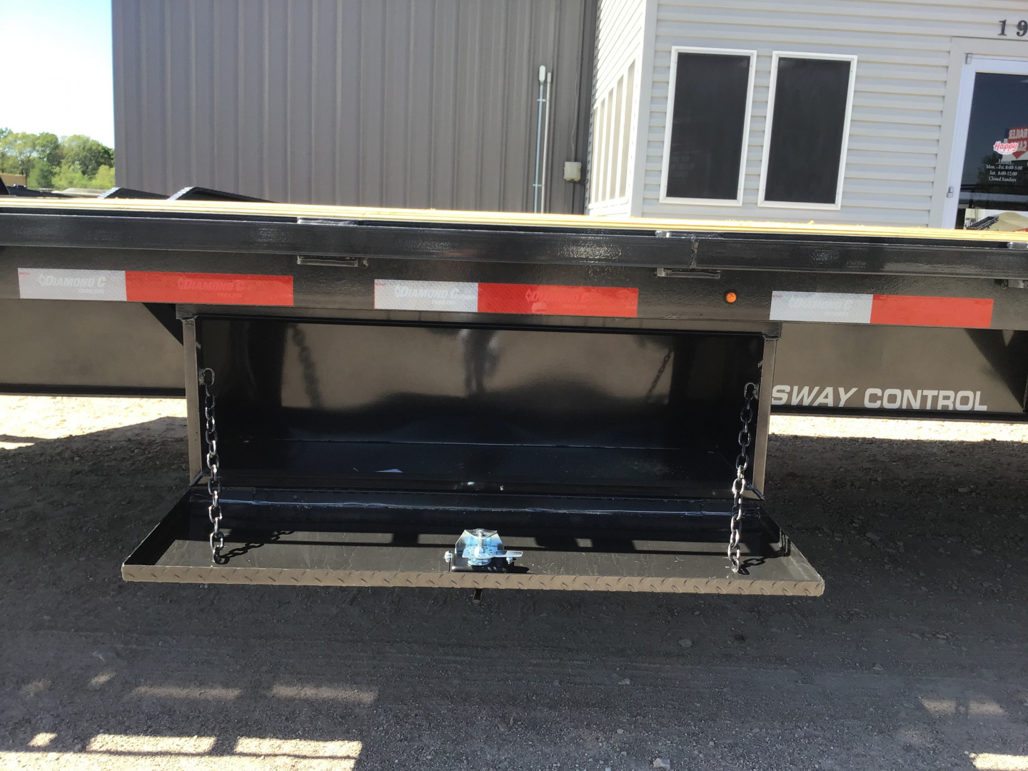 New 2026 Diamond C 102"x40' Engineered Beam FMAX216 w/ Hyd. Dovetail - 40K Pacesetter Edition