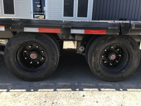 New 2026 Diamond C 102"x40' Engineered Beam FMAX216 w/ Hyd. Dovetail - 40K Pacesetter Edition