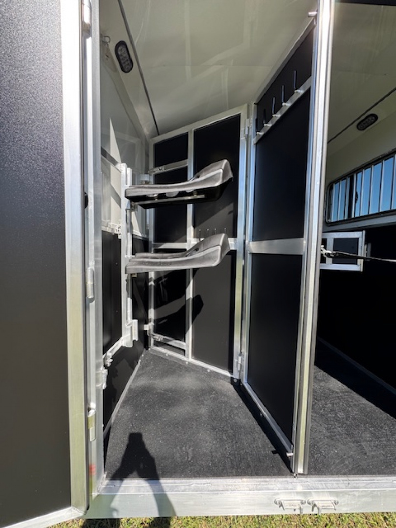 New 2026 Shadow 2026 Shadow 2H 7'6" LQ Horse Trailer