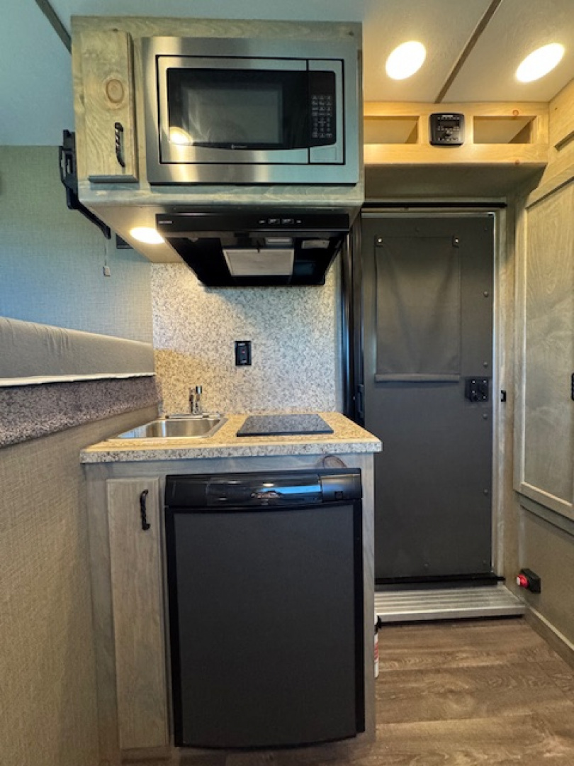 New 2026 Shadow 2026 Shadow 2H 7'6" LQ Horse Trailer