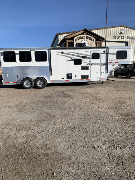 Used 2018 Lakota C39 9' Short Wall 3 Horse Trailer