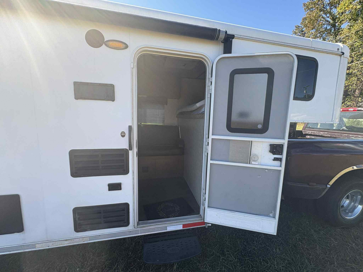 Used 2015 Bison Trailers TRAIL HAND Horse Trailer