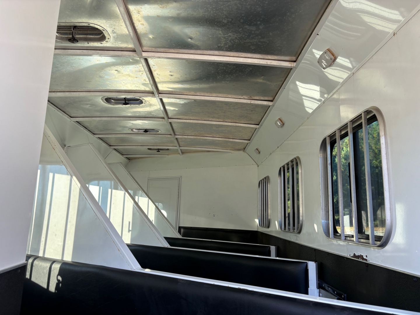 Used 2015 Bison Trailers TRAIL HAND Horse Trailer