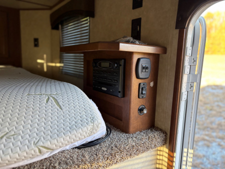 Used 2015 Bison Trailers TRAIL HAND Horse Trailer