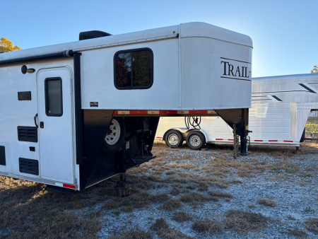Used 2015 Bison Trailers TRAIL HAND Horse Trailer