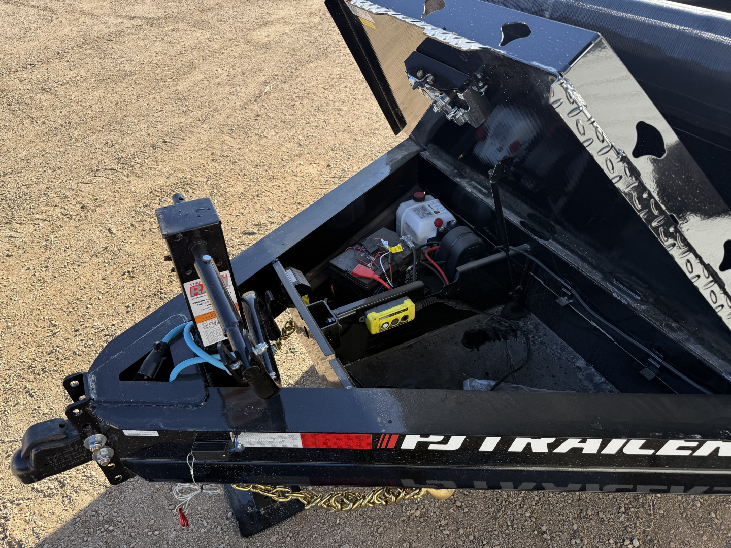 New 2026 PJ 83"x14' BP Tandem Axle Low Pro Dump w/ 24" Sides – DL