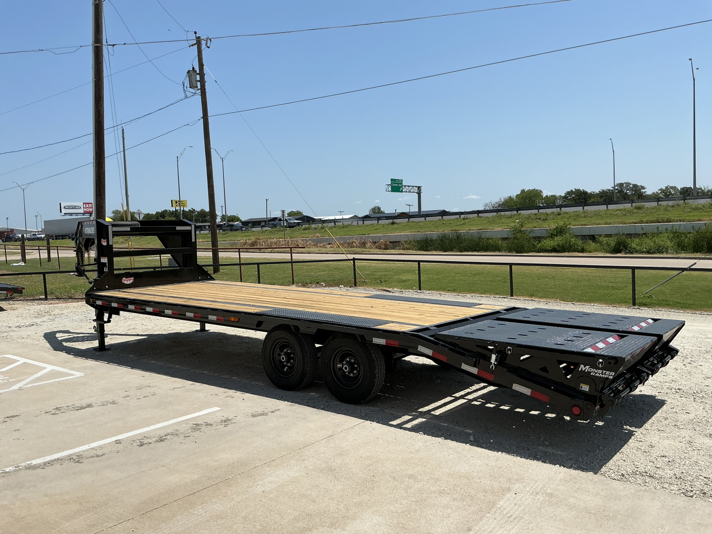 New 2026 PJ 102”x25’ Quest Gooseneck Flatbed w/ Singles – LQ