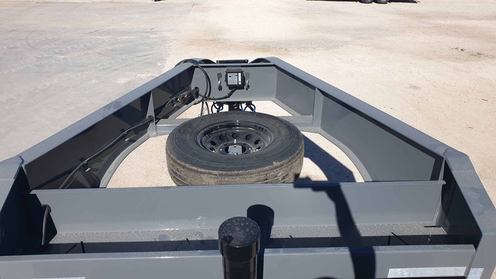 New 2026 Diamond C 82"x14' GN HD Low Profile Telescopic Dump w/ 32" Sides - LPT-GN207 Pacesetter Edition