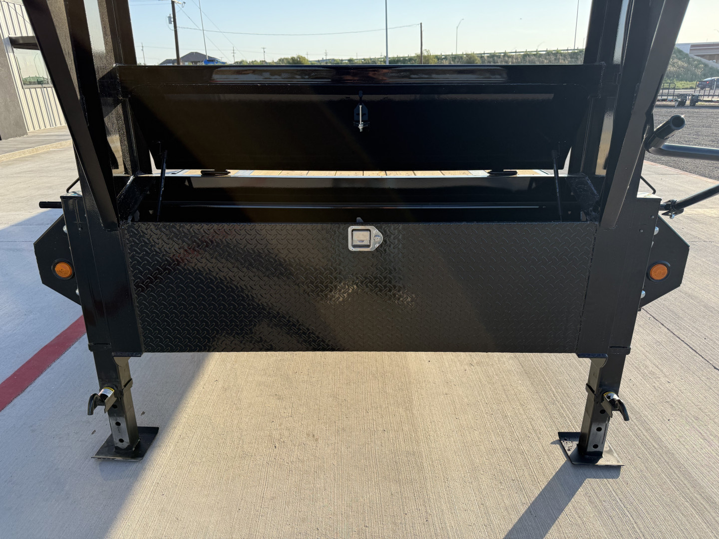 New 2026 PJ 102”x30’ Quest Gooseneck Flatbed w/ Singles – LQ