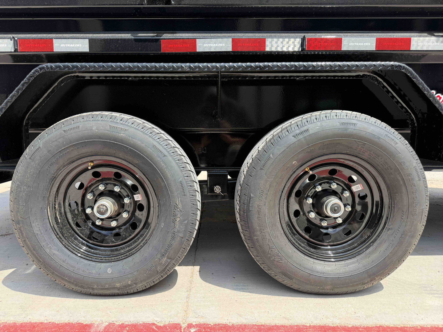 New 2026 PJ 83"x14' BP Tandem Axle Low Pro Dump w/ 24" Sides – DL