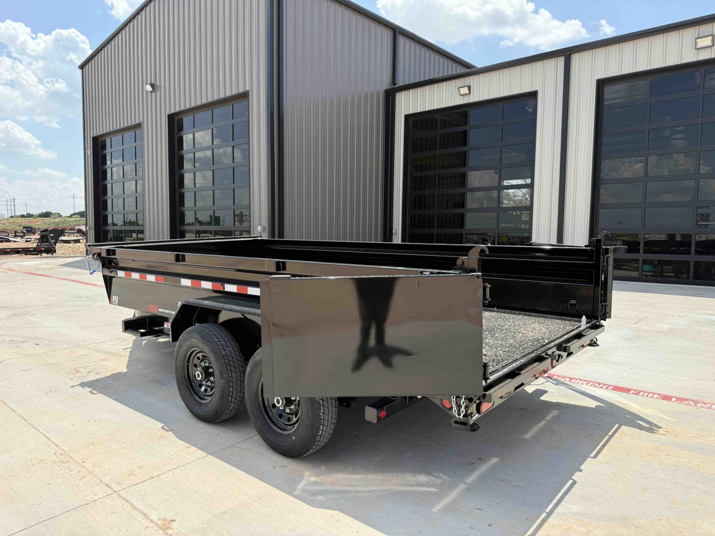 New 2026 PJ 83"x14' BP Tandem Axle Low Pro Dump w/ 24" Sides – DL