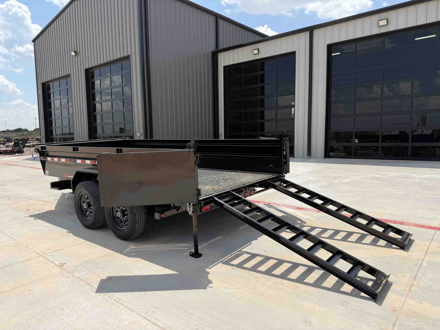 New 2026 PJ 83"x14' BP Tandem Axle Low Pro Dump w/ 24" Sides – DL