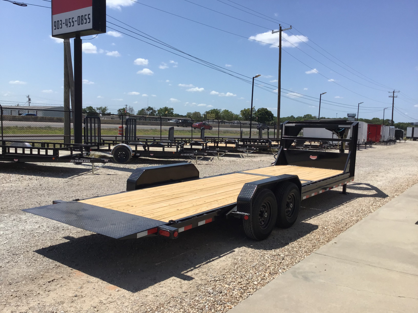 New 2026 PJ 83"x24' Gooseneck Equipment Tilt Trailer – T6
