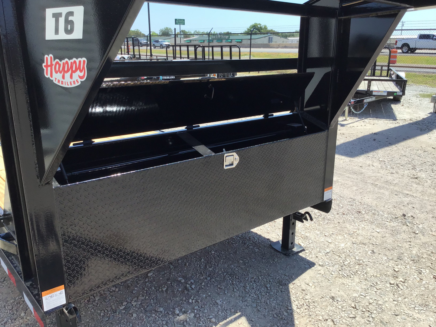 New 2026 PJ 83"x24' Gooseneck Equipment Tilt Trailer – T6