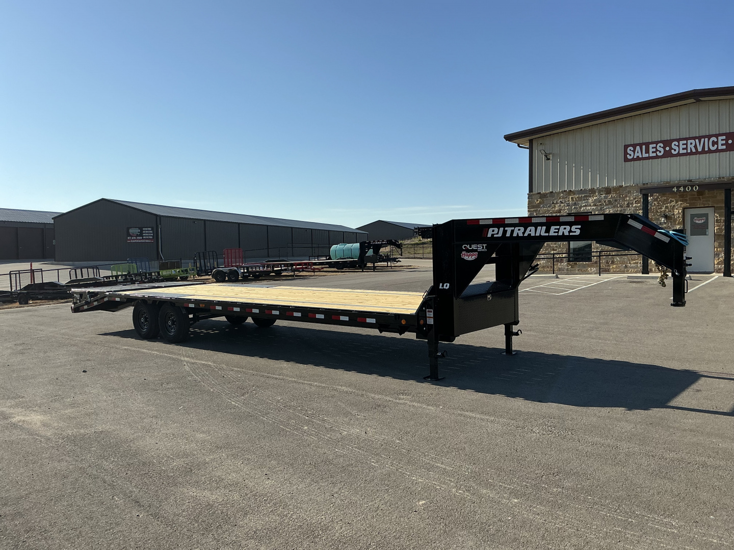 New 2026 PJ 102”x30’ Quest Gooseneck Flatbed w/ Singles – LQ