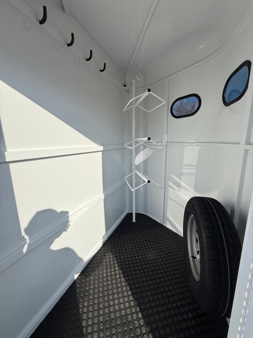 New 2026 Bee 3 Horse Slant Load BP Horse Trailer