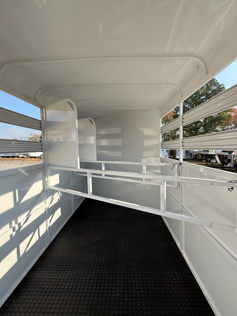 New 2026 Bee 3 Horse Slant Load BP Horse Trailer