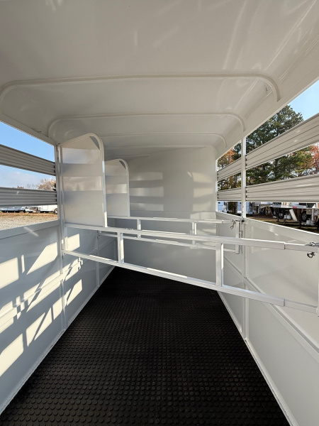 New 2026 Bee 3 Horse Slant Load BP Horse Trailer