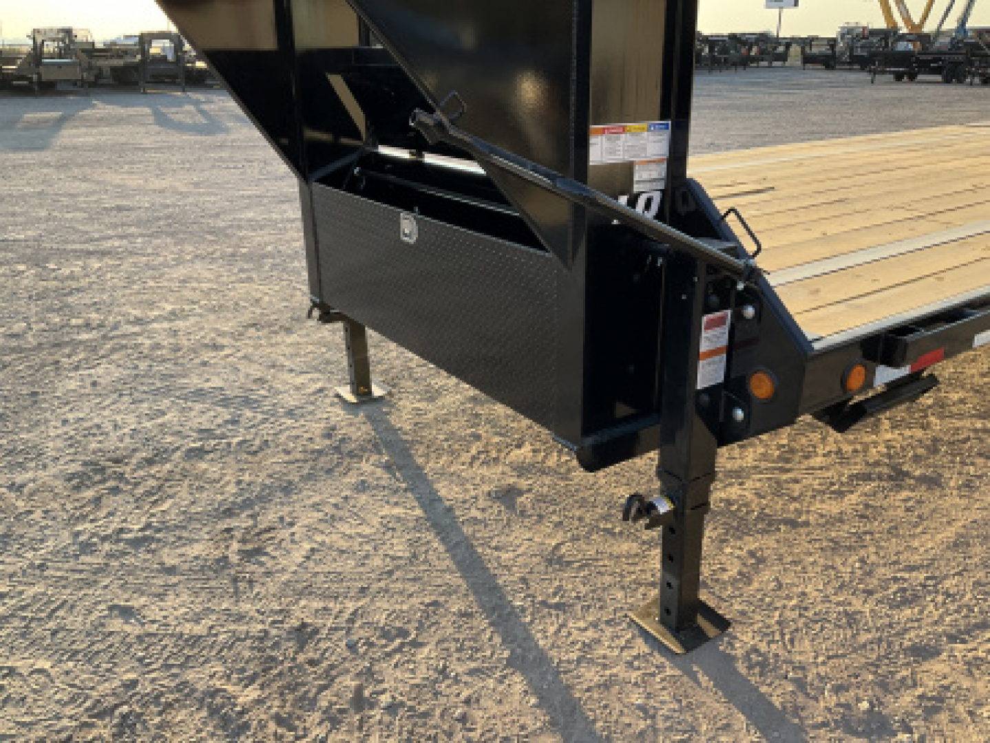 New 2026 PJ 102”x30’ Quest Gooseneck Flatbed w/ Singles – LQ