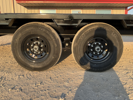 New 2026 PJ 102”x30’ Quest Gooseneck Flatbed w/ Singles – LQ