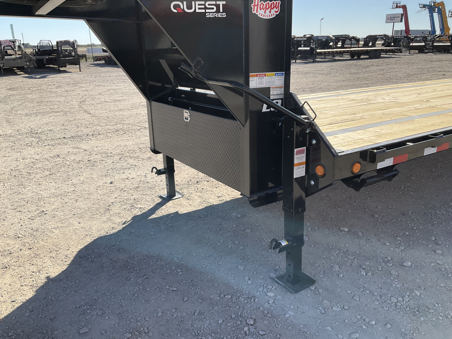 New 2026 PJ 102”x32’ Quest Gooseneck Flatbed w/ Singles – LQ