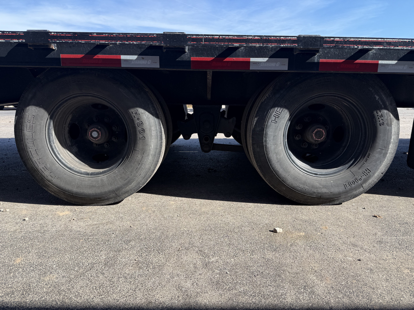 Used 2020 Diamond C 102"x40' Engineered Beam FMAX212 w/ Max Ramps