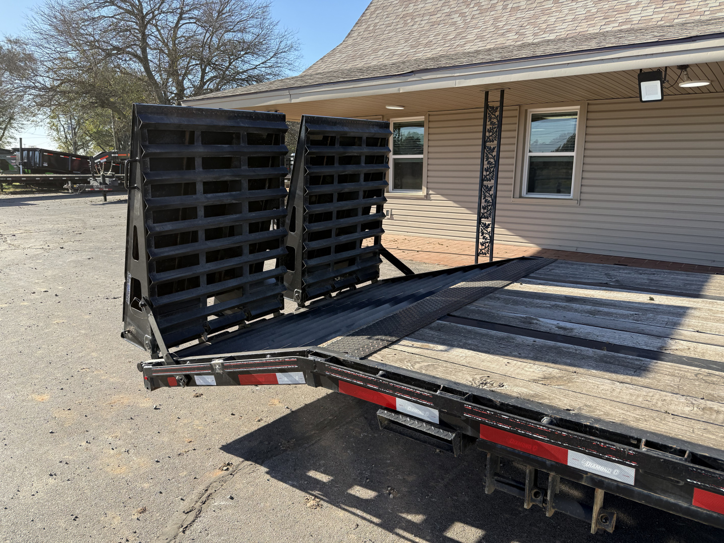 Used 2020 Diamond C 102"x40' Engineered Beam FMAX212 w/ Max Ramps