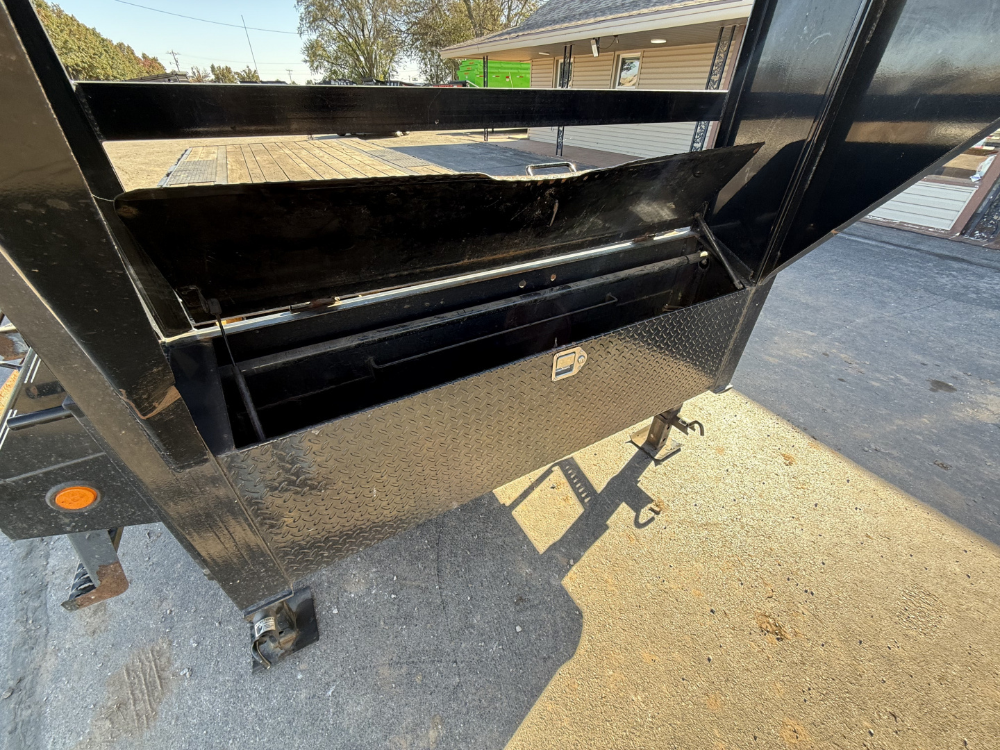 Used 2021 PJ 102"x24' GN Low-Pro Flatbed w/ Singles - LS